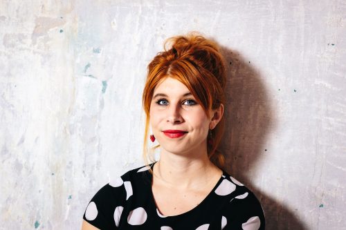 Carline Mohr: Was genau passiert mit meinem Buch, wenn es im Kulturressort landet? Lesen die das überhaupt, bevor sie es zerreißen?